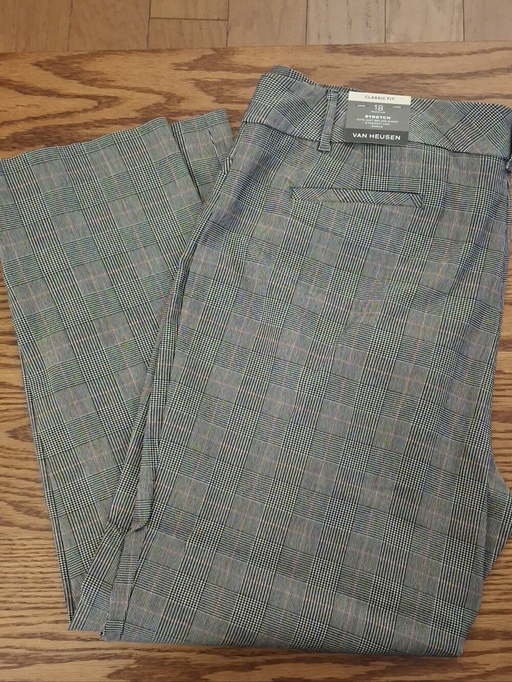 NWT Van Heusen Women's Size 18 - Gray Glen Plaid Dress Pants